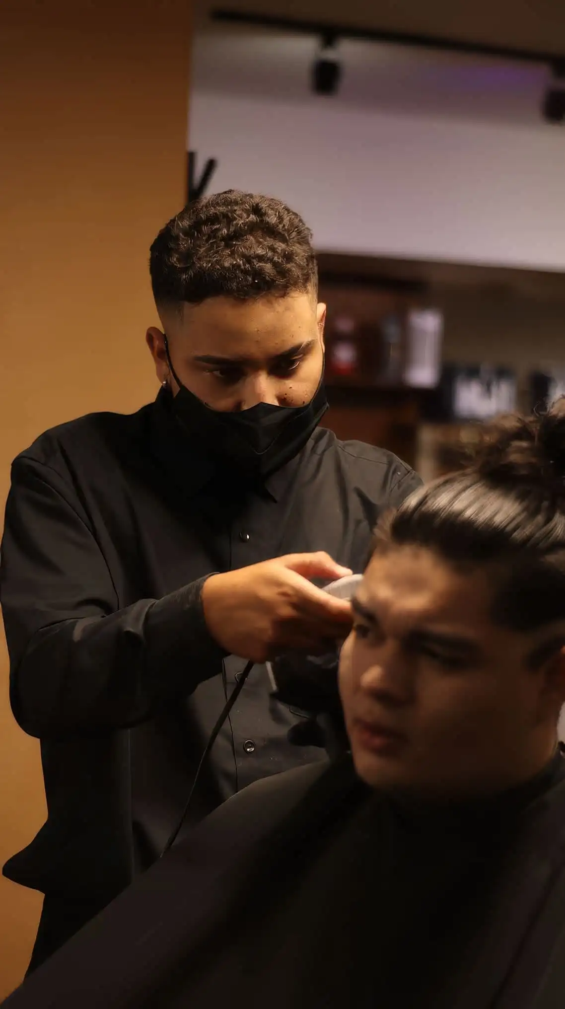 Barbero trabajando